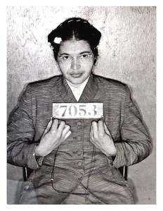 Rosa Parks oli "mustien vapausliikkeen äiti", joka legendaarisesti kieltäytyi menemästä bussin taakse mustien istuimille. Tämän seurauksena hänet pidätettiin, mutta vaatimus mustien kansalaisoikeuksille räjähti koko kansakunnan tietoisuuteen.